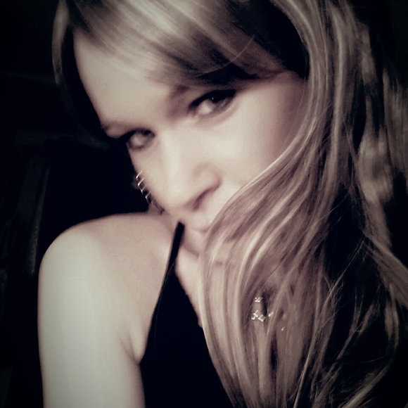 Meet your Posher, Laurie - Picture 1 of 1